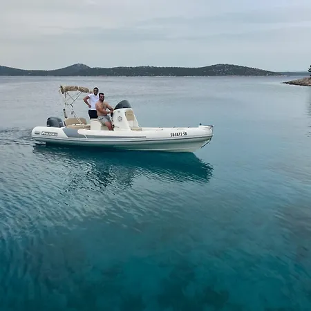 بوتيل Rent A Boat Mate شيبينيك